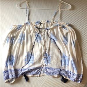 Small blouse with blue pattern